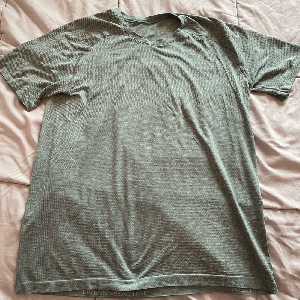 Lululemon metal vent tech